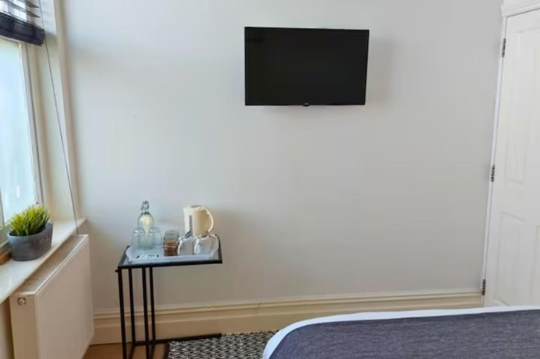 Stylish Double Room In City Centre - Shared Bathroom - Parking プレストン エクステリア 写真