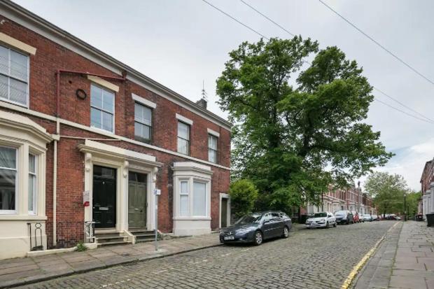 Stylish Double Room In City Centre - Shared Bathroom - Parking プレストン エクステリア 写真