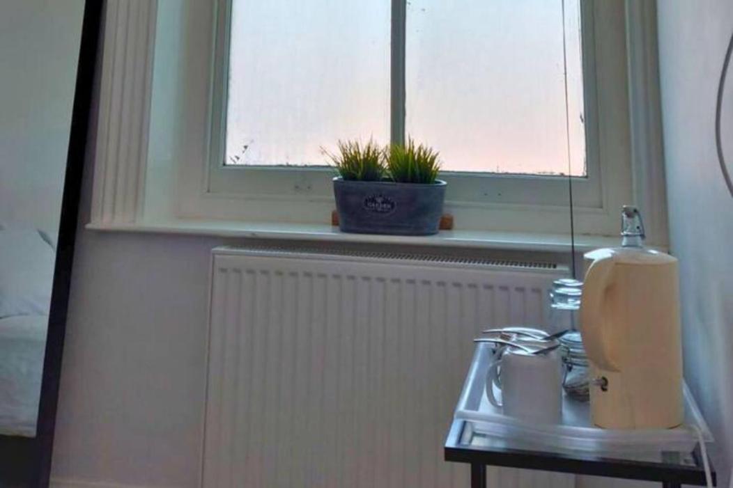 Stylish Double Room In City Centre - Shared Bathroom - Parking プレストン エクステリア 写真